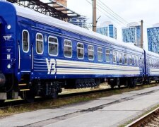 Пошкодження залізничної інфраструктури після обстрілу Києва