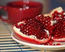 Вчені назвали дивовижні властивості граната