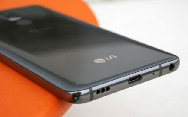 LG V40: в сети показали первые фото флагмана
