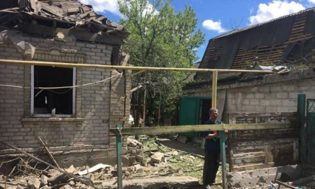 Обстрел Красногоровки: оккупанты разрушили десятки зданий