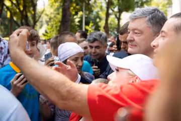 Приключения Порошенко продолжаются: ГБР гостеприимно раскрыло объятия для нового допроса