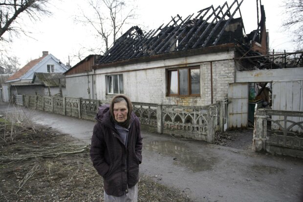 На Донбасі відбуваються немислимі речі, місцеві в паніці: "Майже не залишилося..."