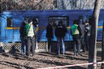 У Києві біля метро виявили тіло голої жінки: фото 18+