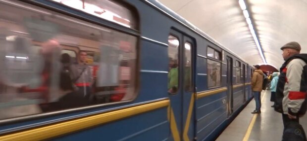 Метро в Києві, фото: скріншот з відео