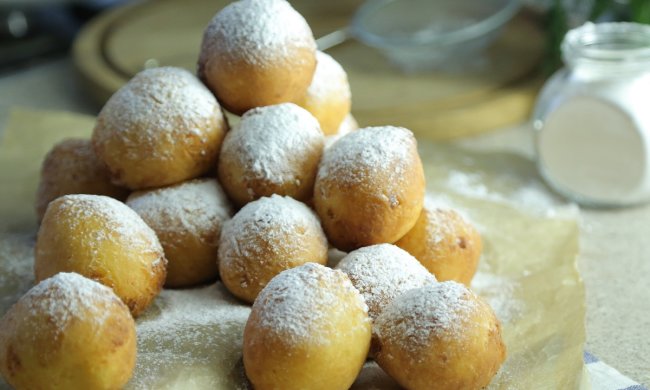 Пальчики оближешь: творожные пончики в сахарной пудре