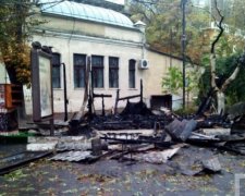 На пляжі в Одесі згорів тир (фото, відео)