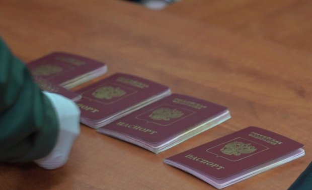 Видача російських паспортів у "ДНР" провалилася: підступний план Путіна зазнав краху