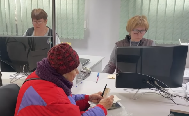 Визит в ПФУ. Фото: скрин youtube