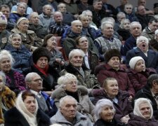 Блогер показал украинцам, как выживают пенсионеры на последние копейки: "Крик души...", видео