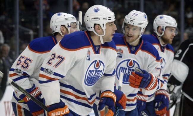 У НХЛ гравець оформив хет-трик, забивши три голи поспіль у останньому періоді