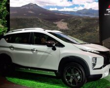 Mitsubishi Xpander Cross, Compas