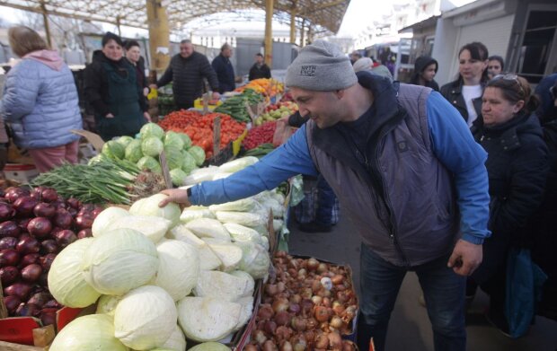 Овощи на рынке, фото rbc