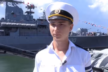 Полонений моряк на засіданні суду показав свою любов до Шахтаря: відео