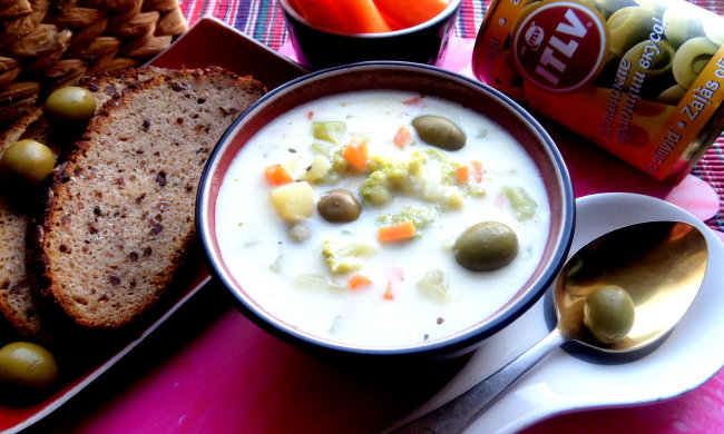 Пикантный рецепт овощного супа-пюре с оливками