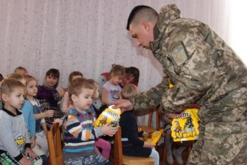 "Решил спросить отца, но он как раз погиб": истории детей погибших воинов АТО довели украинцев до слез