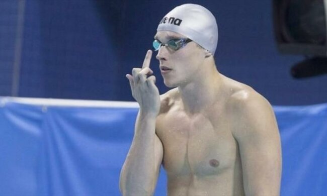 Олимпийский пловец показал отцу похабный жест (ФОТО)