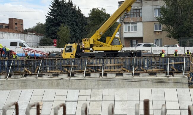 Шляхопровід у Рясному: опори готові