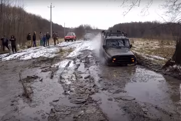 Гонки по бездоріжжю, скріншот з youtube