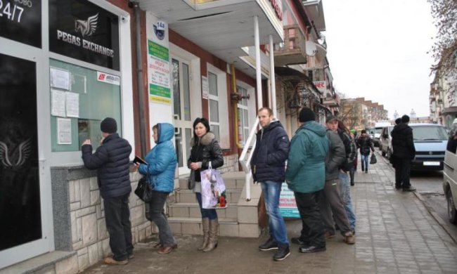 Курс валют на 21 июля: неустойчивая гривна укрепила позиции