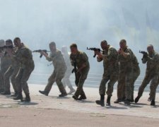 СРОЧНО! Люди в масках атаковали военную часть