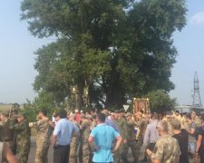 Хресну ходу "обстріляли" яйцями під Борисполем