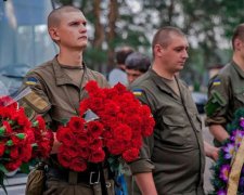 У Нових Петрівцях прощались з двома загиблими під Радою нацгвардійцями (фото)