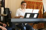 Люди дощу: у Запоріжжі молоді музиканти з аутизмом створили унікальний гурт і підкорили Україну
