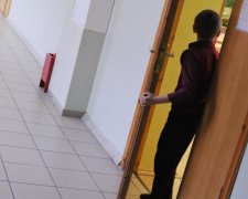 Добро пожаловать в сортир: чиновники решили "попиариться" в туалете школы