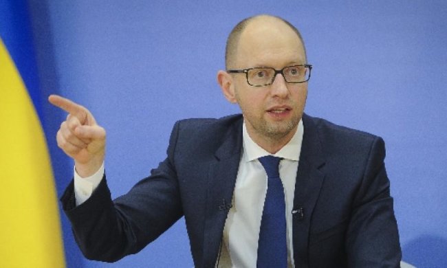 Яценюк заподозрил Россию в обрыве ЛЭП в Крыму
