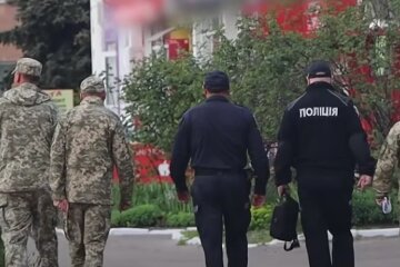 Співробітники ТЦК. Фото: скрін youtube