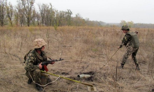 Мирные жители опять подорвались на "подарочке" боевиков