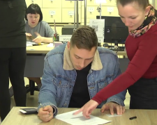 Оформлення соцдопомоги. Фото: скрін youtube