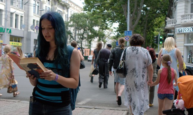 В Одесі на вулиці влаштували кладовище з частин тіла: "Стівен Кінг нервово курить", фото