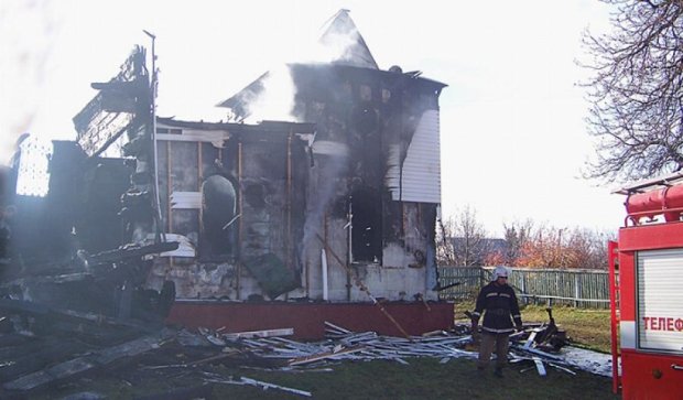 Огонь уничтожил отделку старинной церкви в Винницкой области (фото)