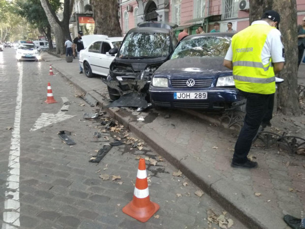 Водій BMW на "євробляхах" влаштував у центрі Києва криваве місиво: фото
