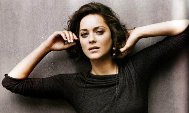 "Любовница Брэда Питта" удивила гостей Канн: фото