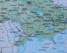 Французы «присоединили» Крым к России (фото) 