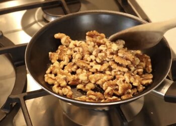 Волоські горіхи: фото скрін Ютуб