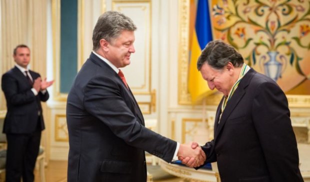 Порошенко нагородив Баррозу орденом Свободи