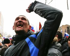 Боевики "ДНР" так отпраздновали 5-летие беспредела, что повесили ребенка на билборд — ужас продолжается