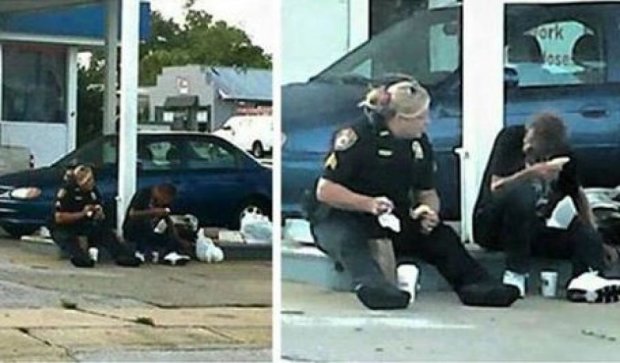 Американська поліція снідає з безпритульними