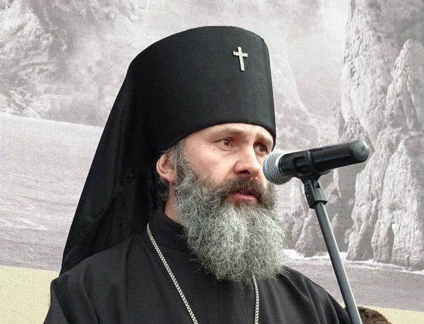 "Витягли з автобуса та звинуватили у крадіжці": подробиці затримання архієпископа Климента