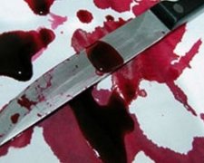 Во Львове девушка на костылях нападала на прохожих