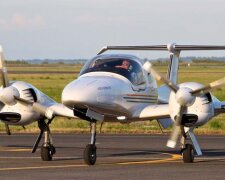 Школьник из-под носа диспетчеров угнал самолет и улетел в город любви, Маленький принц обзавидуется: детали путешествия века