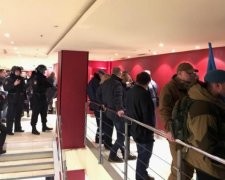 Мордобій і поліція: московських "патріотів" прорвало на показі фільму про АТО