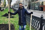Козловський не намилується на своє відображення в дзеркалі в дивному прикиді