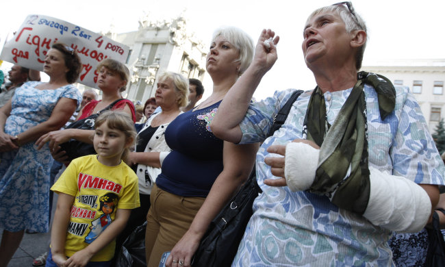 Низько кланяється, ваш холоп: нові правила українських чиновників розпалили дикий скандал