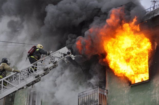 Страшна пожежа охопила консерваторію: чорний дим оповив столицю
