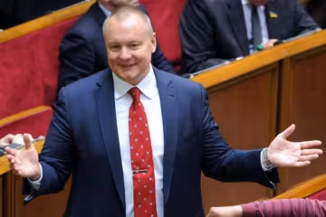 "Орендар Криму" заплутався у власних позовах