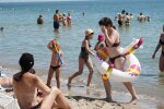 Діти на пляжі в Одесі